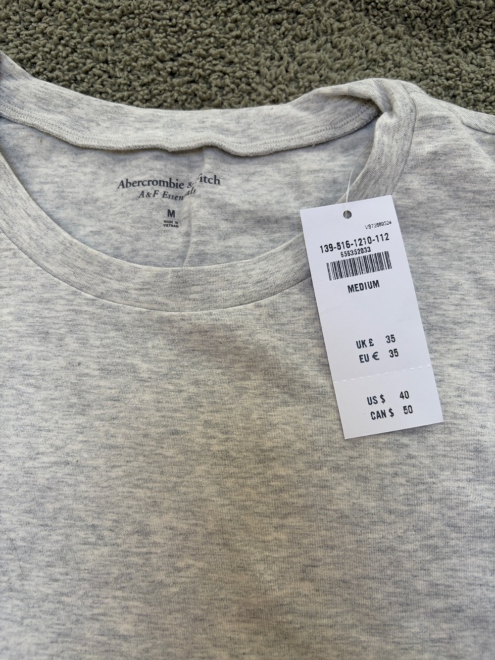Abercrombie & Fitch Light Gray Long Sleeve Tee - Picture 2 of 3